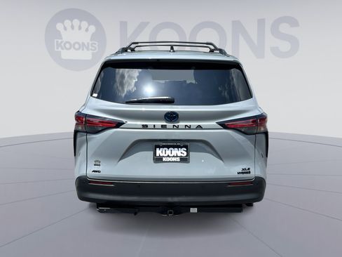 Used 2022 Toyota Sienna XLE Woodland Edition AWD/4WD image 5