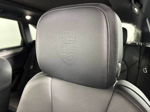 Certified 2025 Porsche Macan w/ Premium Package Plus AWD/4WD image 22