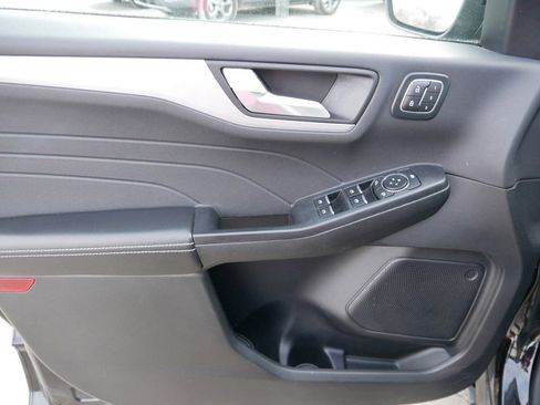 Certified 2025 Ford Escape Platinum AWD/4WD image 9
