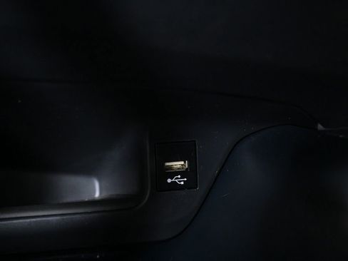 Used 2020 Toyota C-HR LE image 19