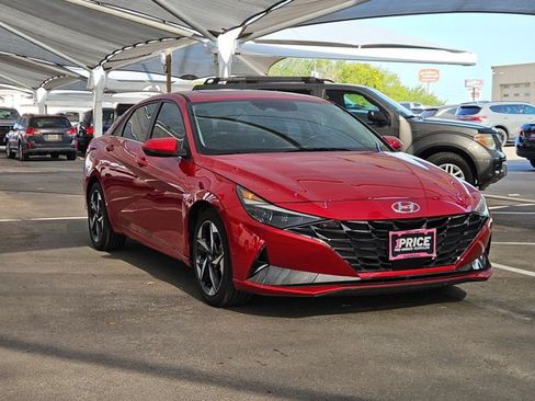 Used 2023 Hyundai Elantra Limited FWD image 3