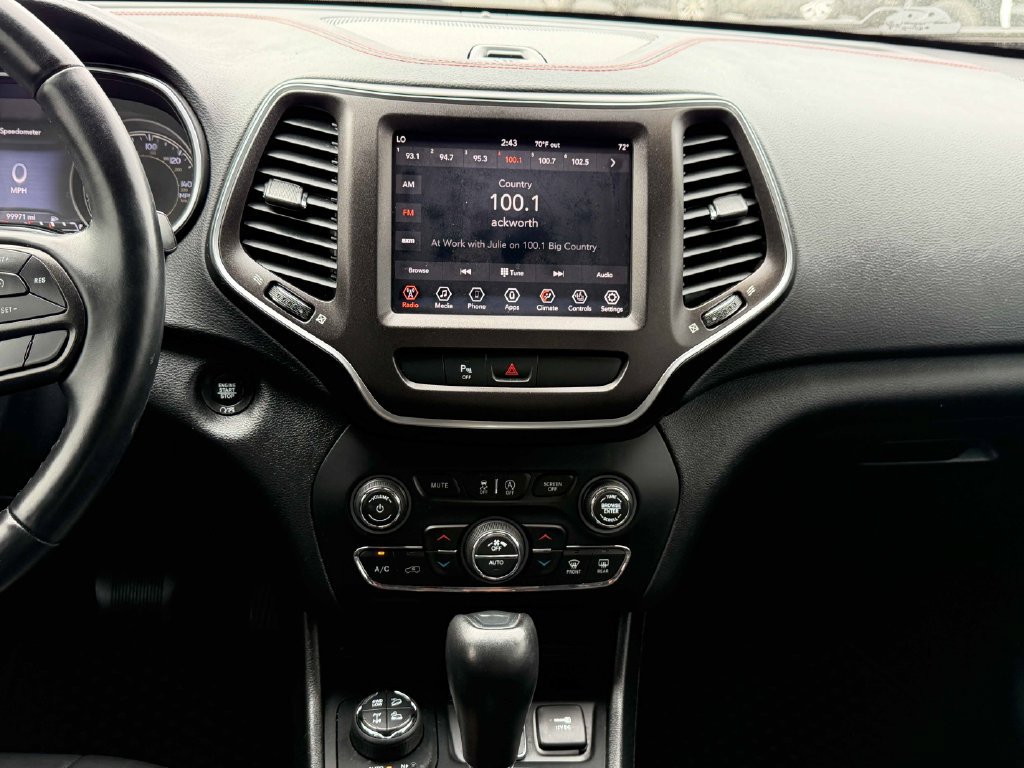 Used 2019 Jeep Cherokee Trailhawk w/ Cold Weather Group AWD/4WD image 30