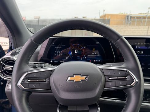 Used 2025 Chevrolet Equinox LT image 28