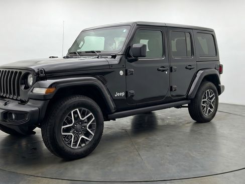 Used 2025 Jeep Wrangler Unlimited Sahara AWD/4WD image 3