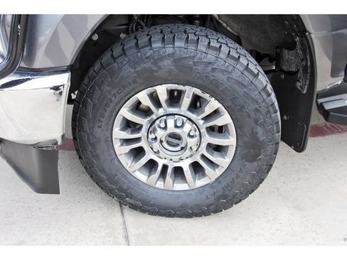 Used 2021 Ford F250 XLT w/ XLT Premium Package AWD/4WD image 28