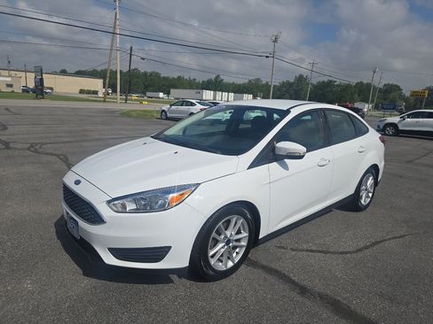 Used 2017 Ford Focus SE w/ Cold Weather Package FWD image 2