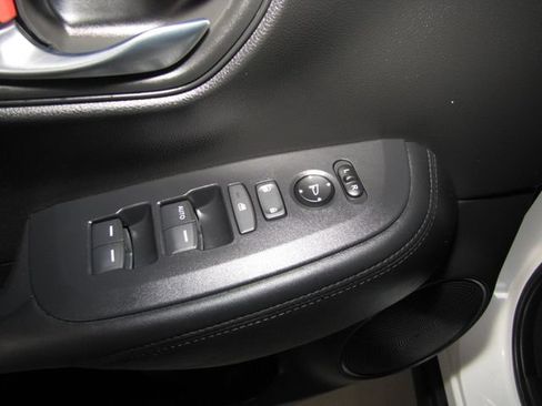 Certified 2024 Honda HR-V LX image 10