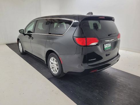 Used 2023 Chrysler Voyager LX FWD image 5