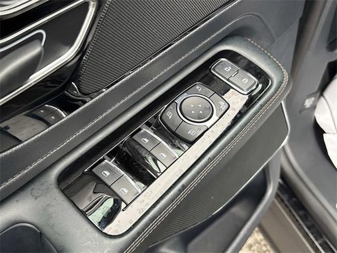 Certified 2025 Lincoln Aviator AWD image 28