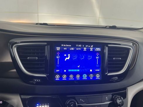 Used 2017 Chrysler Pacifica Touring-L image 68