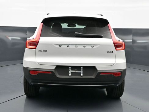 Used 2025 Volvo XC40 B5 Plus AWD/4WD image 6