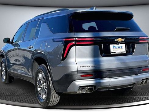 Used 2024 Chevrolet Traverse LT image 4