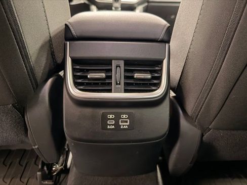 Used 2025 Subaru Outback Premium AWD/4WD image 16