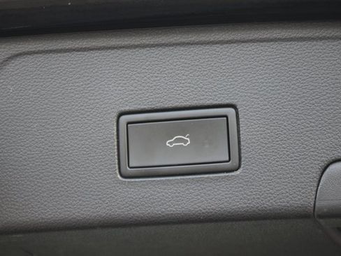 Used 2022 Volkswagen Atlas Cross Sport SEL image 26