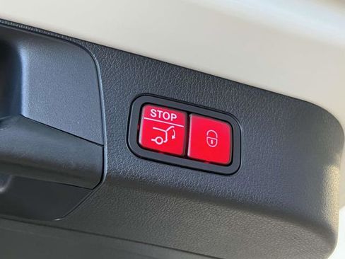 Certified 2024 Mercedes-Benz GLB 250 4MATIC image 10