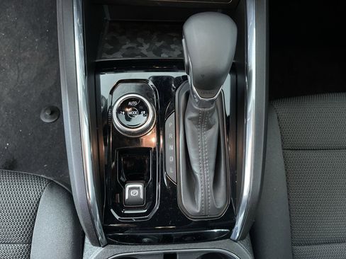 Used 2024 GMC Canyon Elevation image 20