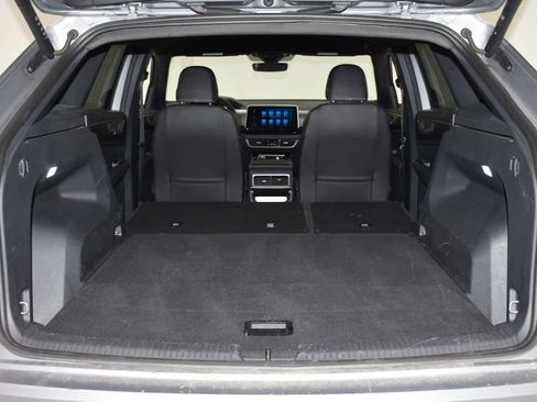 Used 2025 Volkswagen Atlas Cross Sport SE AWD/4WD image 29