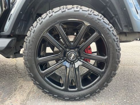 Used 2021 Jeep Gladiator Overland w/ Cold Weather Group AWD/4WD image 18