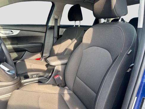 Used 2023 Kia Forte LXS w/ LXS Technology Package FWD image 9