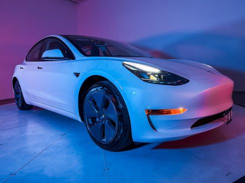 Used 2023 Tesla Model 3 Standard Range RWD image 4
