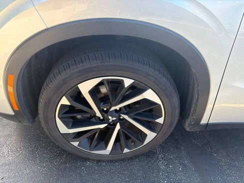Used 2024 Mitsubishi Outlander SE AWD/4WD image 2