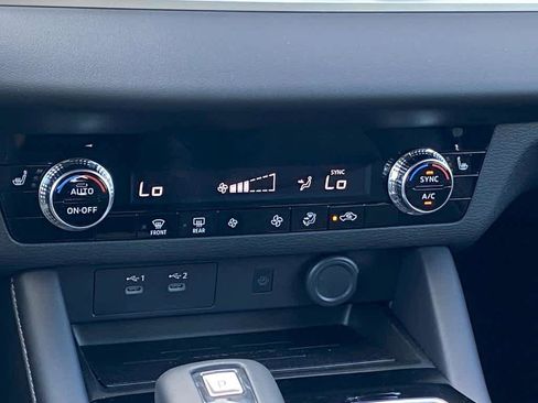 New 2025 Mitsubishi Outlander SE image 7