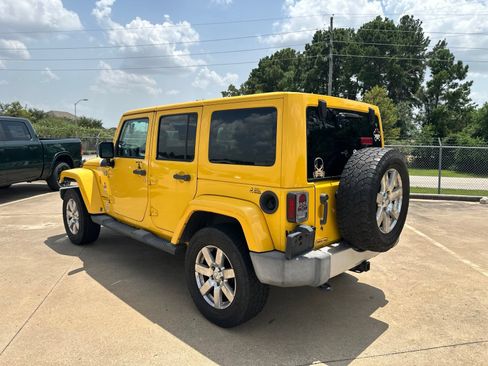 Used 2015 Jeep Wrangler Unlimited Sahara w/ Max Tow Package AWD/4WD image 5