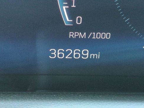 Used 2025 Cadillac XT4 Premium Luxury image 25