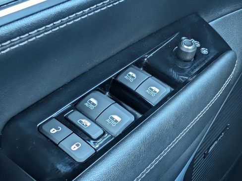 Used 2024 Jeep Wagoneer Series III image 22