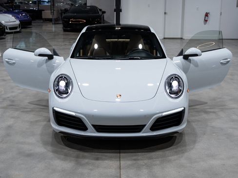 Used 2019 Porsche 911 Carrera 4 AWD/4WD image 34