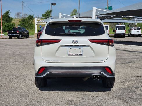 Used 2021 Toyota Highlander XSE image 6
