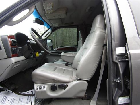 Used 2005 Ford F250 Lariat image 11