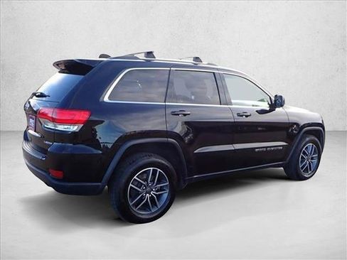Used 2019 Jeep Grand Cherokee Laredo w/ 18" Wheel & 8.4" Radio Group image 4