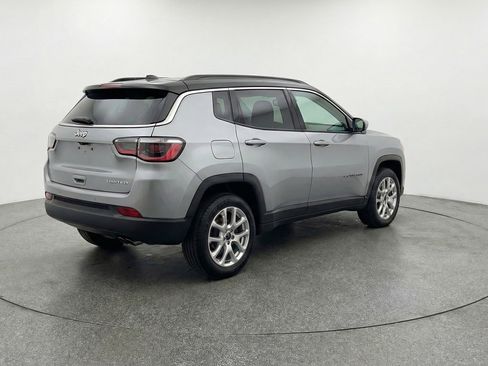 Used 2025 Jeep Compass Limited image 9