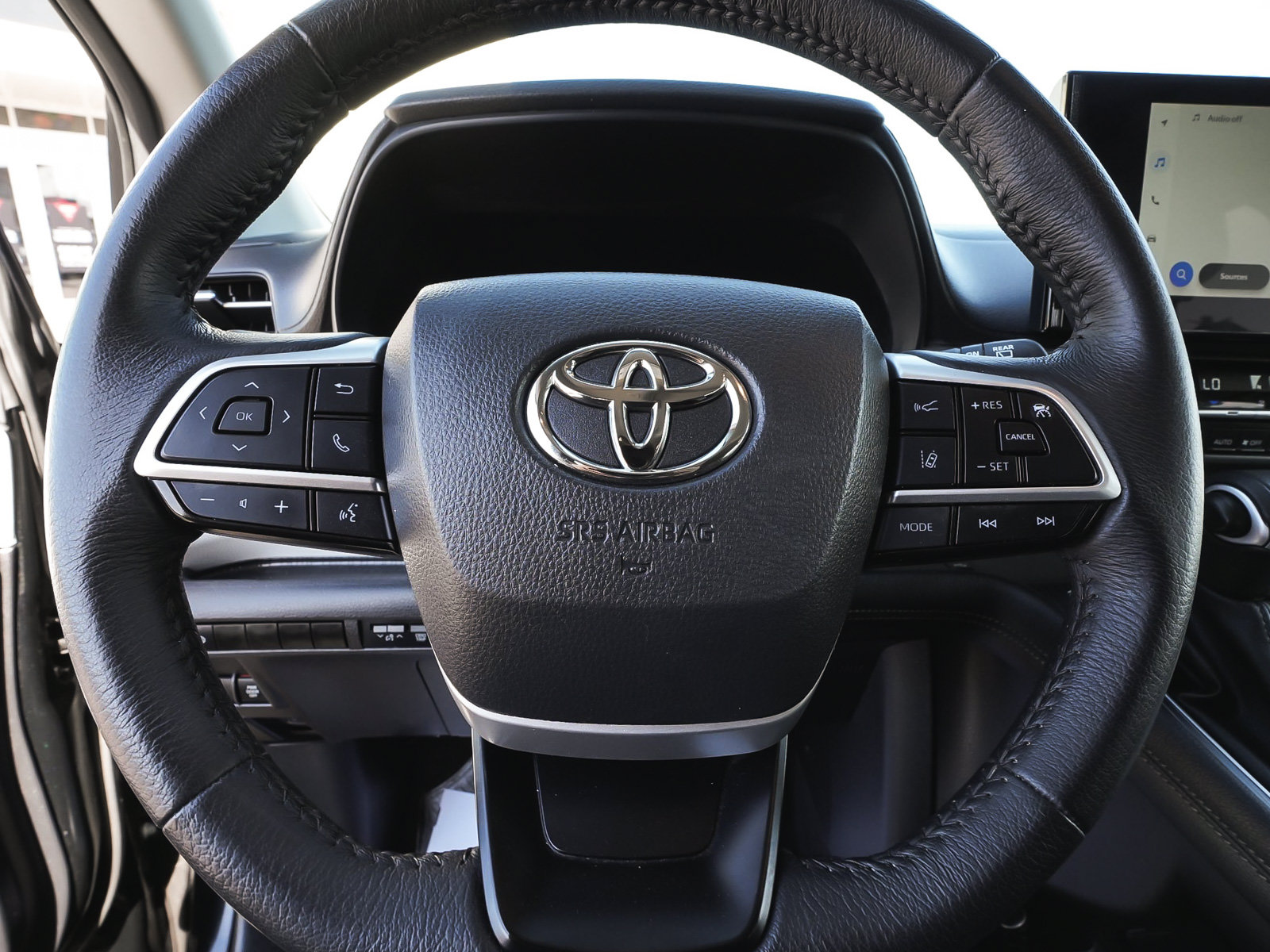 Used 2025 Toyota Sienna XLE FWD image 19