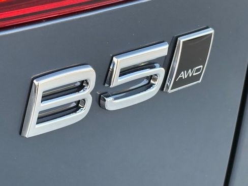 New 2026 Volvo XC60 B5 Ultra w/ Protection Package Premier image 8