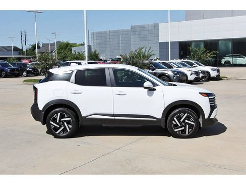 Used 2025 Nissan Kicks SV FWD image 6