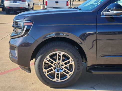 New 2026 Ford Expedition Active image 9