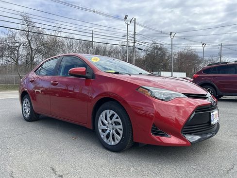 Used 2018 Toyota Corolla LE image 3