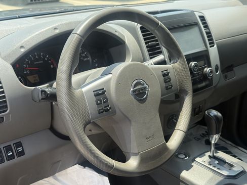 Used 2020 Nissan Frontier SV w/ Midnight Edition Floor Mats AWD/4WD image 12