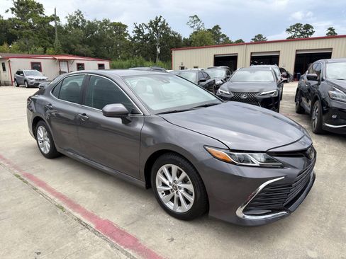 Used 2024 Toyota Camry LE FWD image 4
