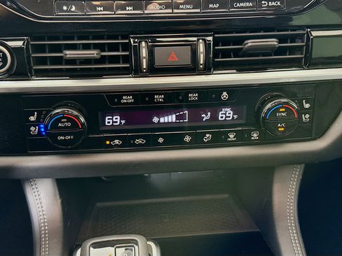 Used 2022 Nissan Pathfinder Platinum w/ Cargo Package image 18