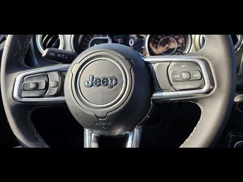 Used 2023 Jeep Wrangler Unlimited Sahara AWD/4WD image 16