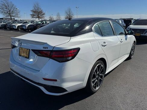 Used 2025 Nissan Sentra SR w/ SR Premium Package image 3