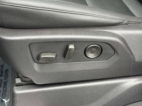 Used 2024 Chevrolet Silverado 1500 LT Trail Boss w/ Convenience Package II AWD/4WD image 15
