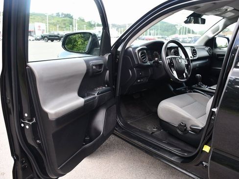 Used 2022 Toyota Tacoma SR image 11