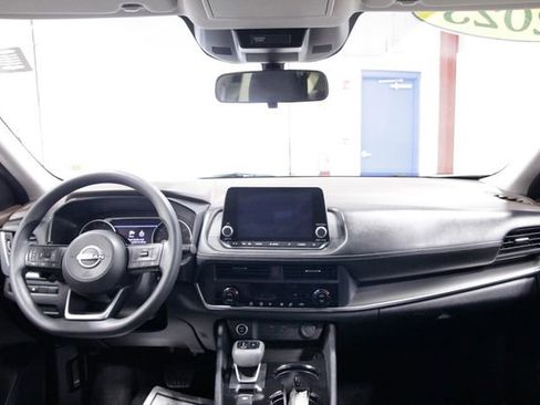 Used 2023 Nissan Rogue SV image 15