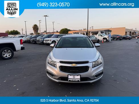 Used 2016 Chevrolet Cruze LT FWD image 2