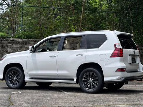 Used 2021 Lexus GX 460 Luxury w/ Sport Design Package AWD/4WD image 8