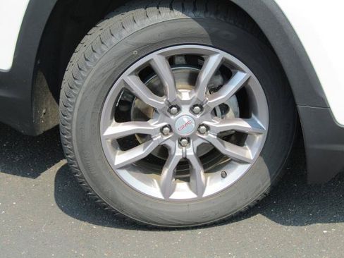 Used 2022 GMC Terrain SLT w/ LPO, Floor Liner Package AWD/4WD image 6